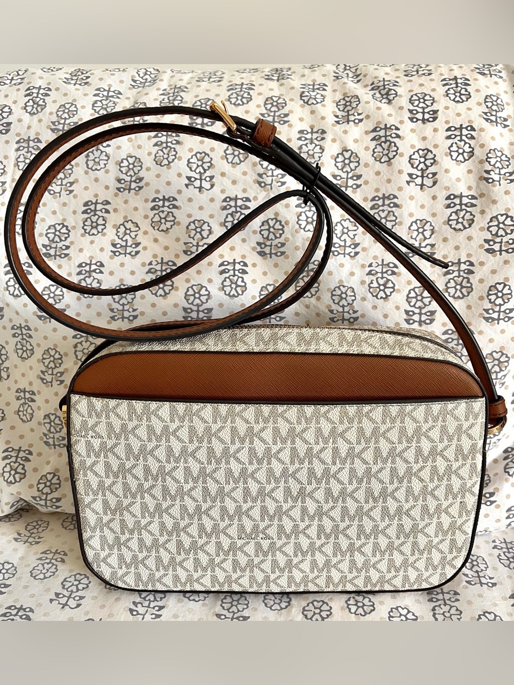 Michael Kors Jet Set Large Logo Crossbody Bag - Picture 2 of 12